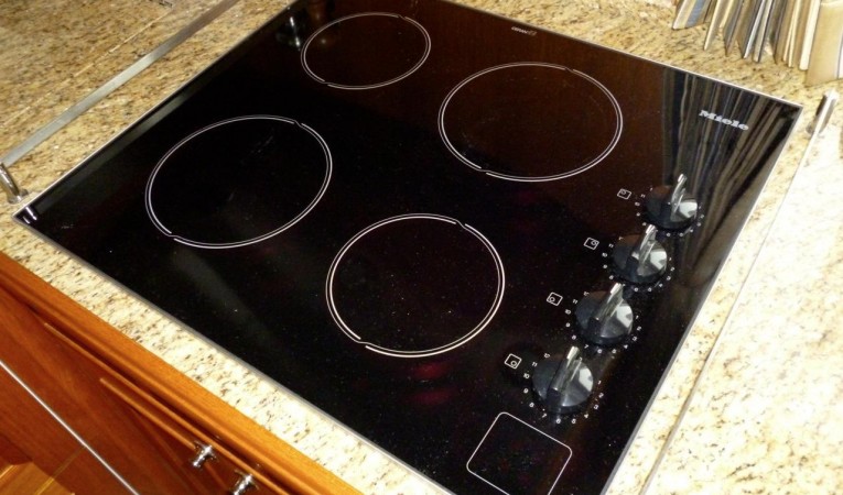 59 Grand Banks Miele Cooktop
