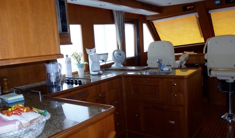 59 Grand Banks Port - Pilothouse/Galley