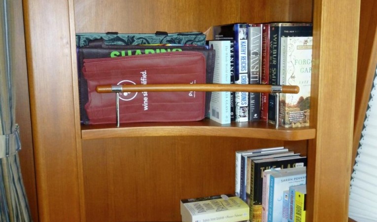 59 Grand Banks Salon - built-in book shelves