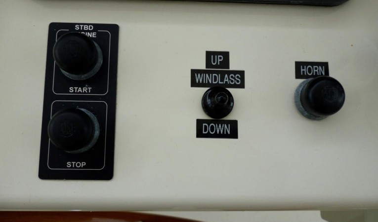 59 Grand Banks Flybridge Electronics