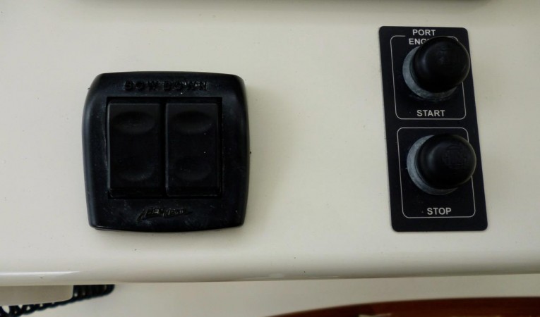 59 Grand Banks Flybridge Electronics