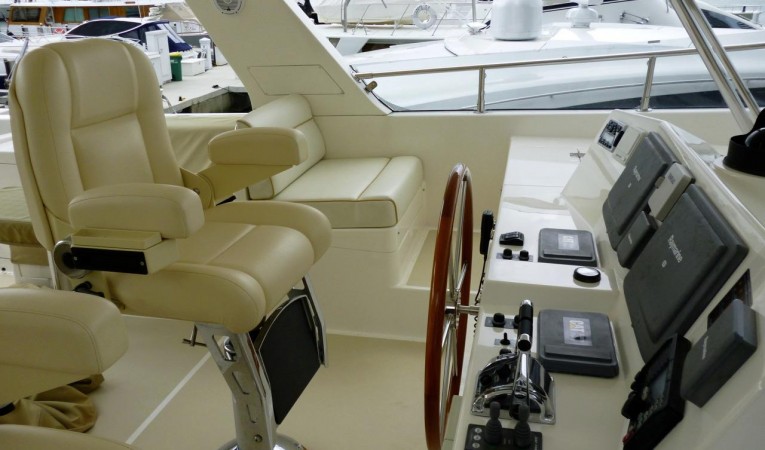 59 Grand Banks Flybridge Helm