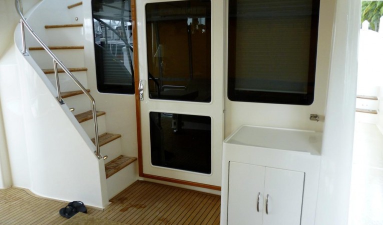 59 Grand Banks Aft Deck Salon Entrance