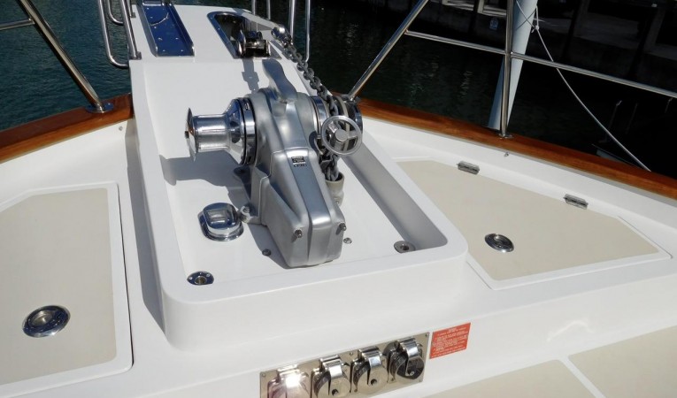 59 Grand Banks Windlass