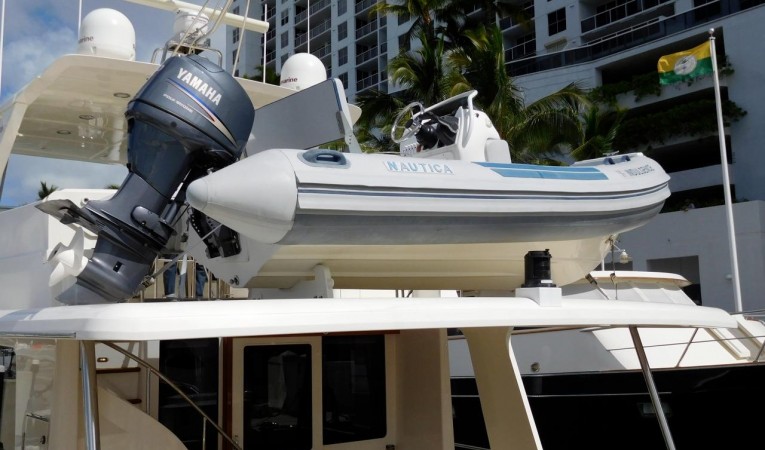 59 Grand Banks Flybridge - aft view - tender