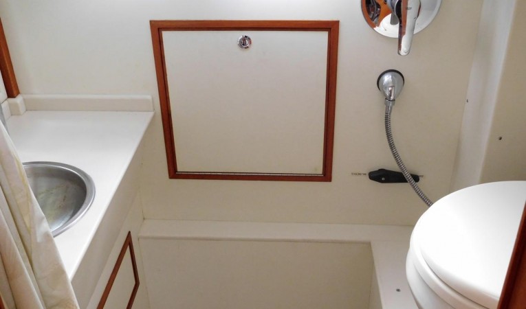 59 Grand Banks Crew Head