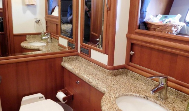 59 Grand Banks VIP Head