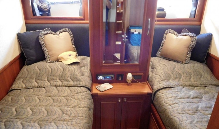 59 Grand Banks Mid Guest Cabin