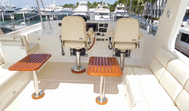 59 Grand Banks Flybridge Helm