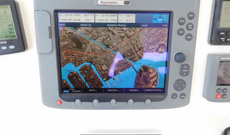59 Grand Banks Raymarine Display