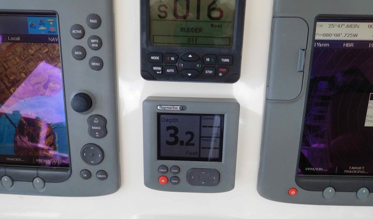 59 Grand Banks Flybridge Electronics