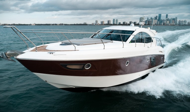 49 Beneteau Port Bow