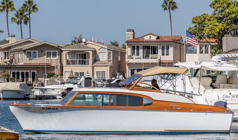 27 Chris-Craft 
