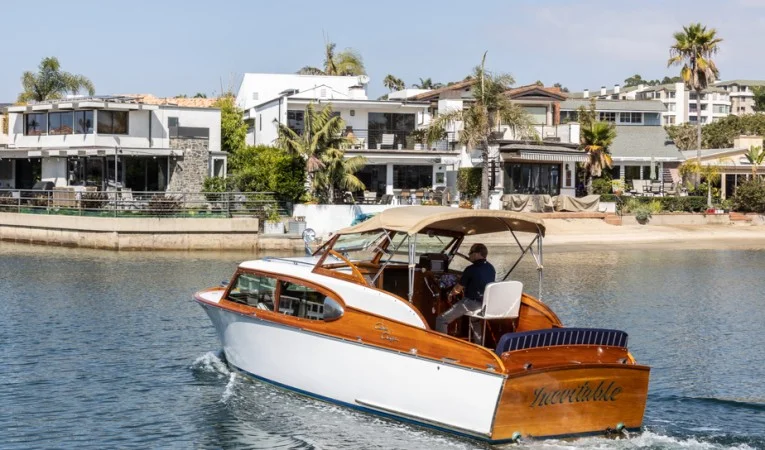 27 Chris-Craft 