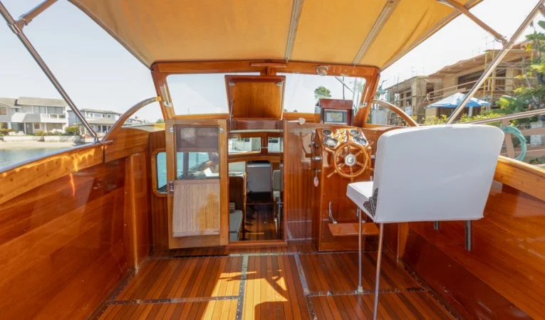 27 Chris-Craft 