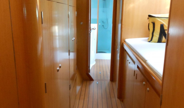 47 Lagoon owner hull looking forward