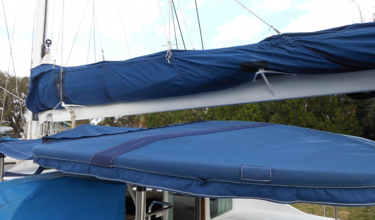 47 Lagoon boom cradel - lazy jacks