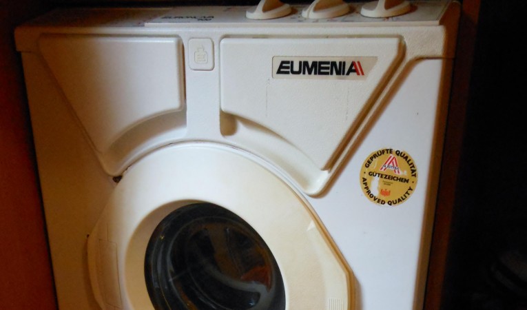 47 Lagoon washer-dryer