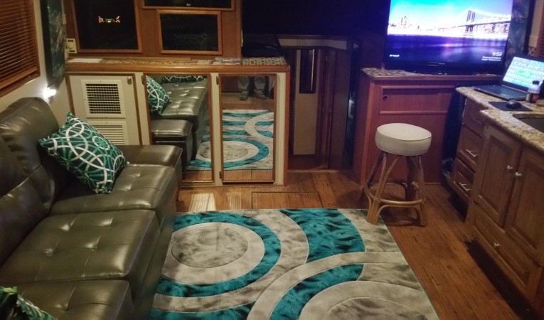 53 Hatteras Salon Forward