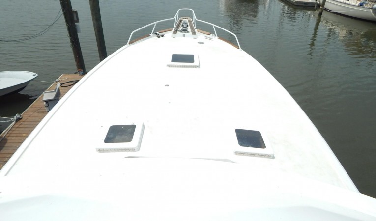 53 Hatteras Foredeck