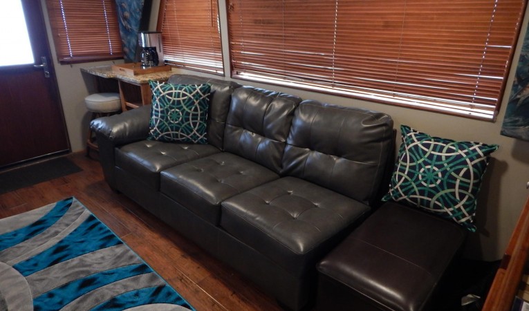 53 Hatteras Settee