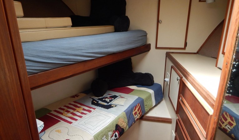 53 Hatteras Guest Stateroom
