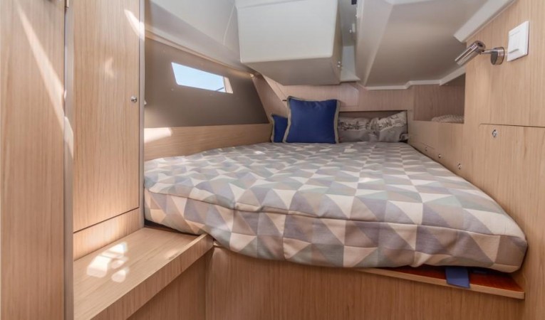 41 Beneteau Quarter berth