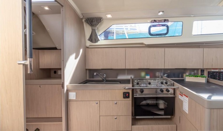 41 Beneteau Galley