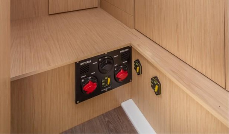 41 Beneteau Storage cabin