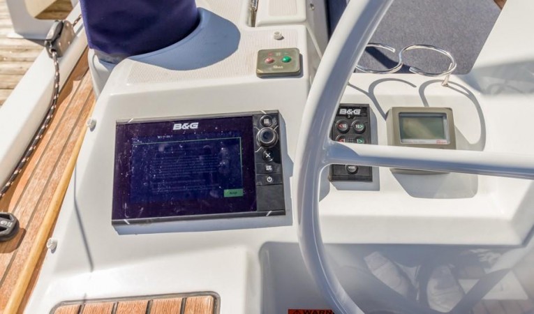 41 Beneteau Instruments