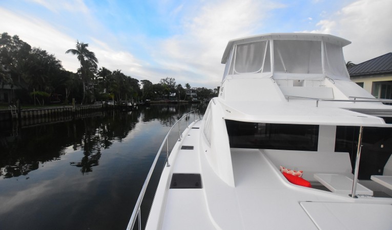 51 Leopard Stbd bow looking aft