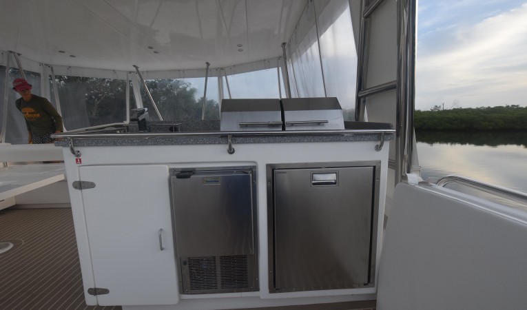 51 Leopard Flybridge fridge and ice maker