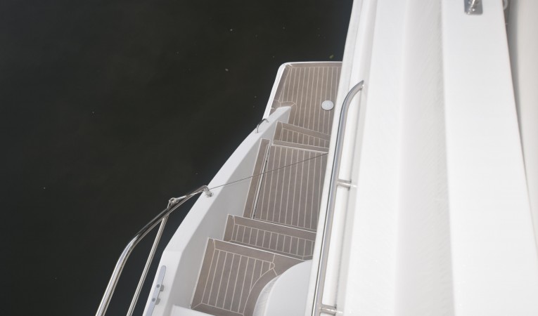 51 Leopard Easy water access from both hulls