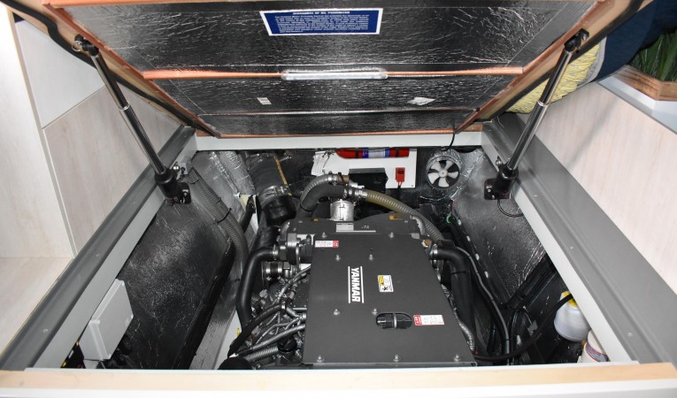 51 Leopard Hydraulic engine cover lifts