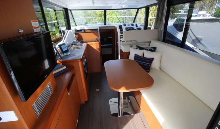 30 Beneteau Salon
