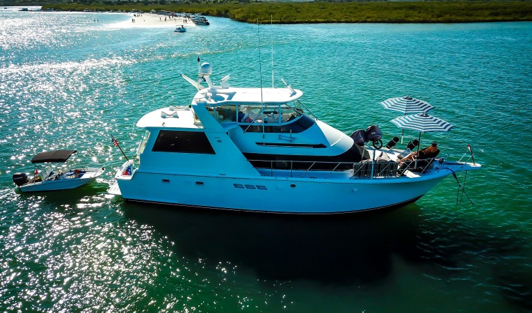 52 Hatteras 
