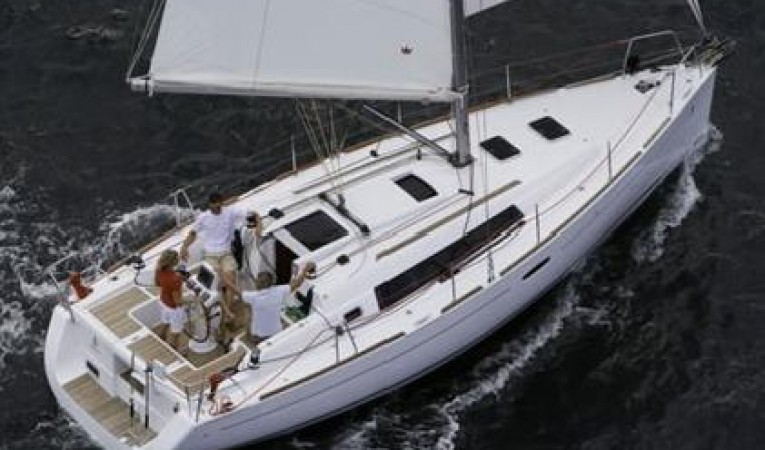 34 Beneteau America Manufacturer Provided Image