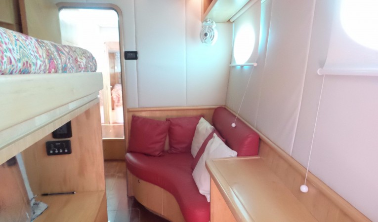 50 Prout International Stateroom 2 seating