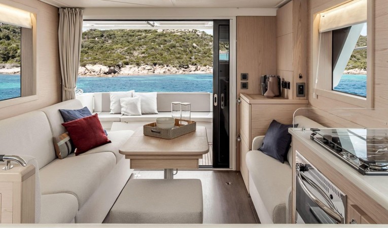 47 Beneteau Manufacturer Provided Image