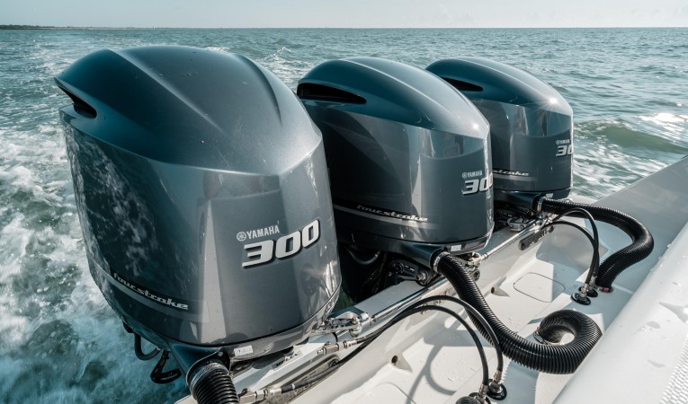37 SeaVee Yamaha 300's