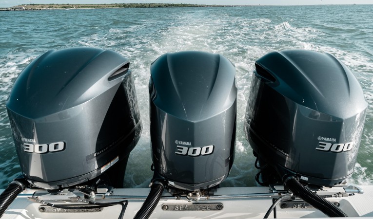 37 SeaVee Yamaha 300's