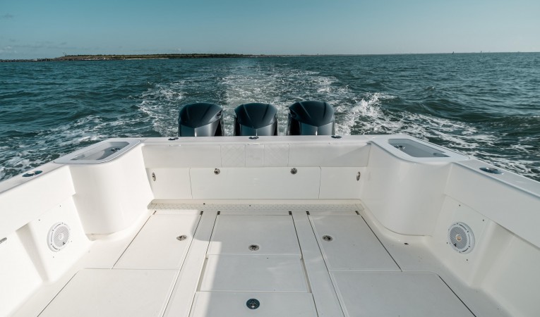 37 SeaVee Cockpit 2