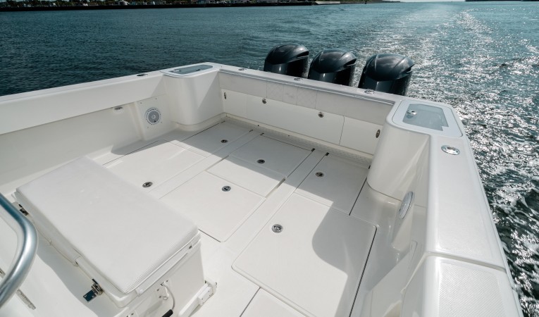 37 SeaVee Cockpit 3