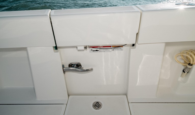 37 SeaVee Dive Door Closed