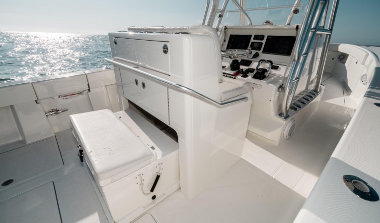 37 SeaVee Slide Out Cooler Seat