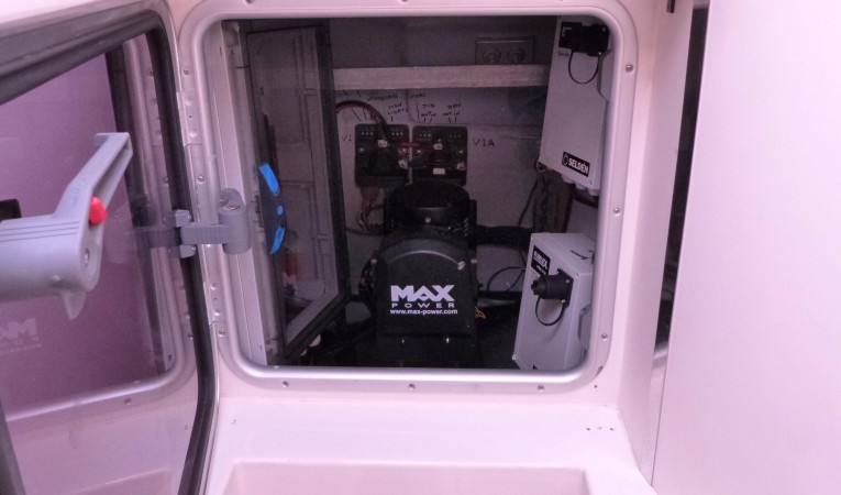 62 Moody Bow Thruster