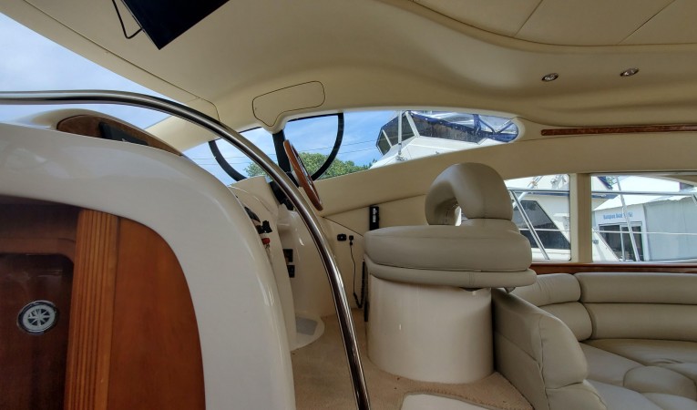 42 Azimut 
