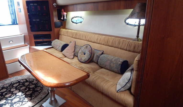 41 Tiara Salon Settee