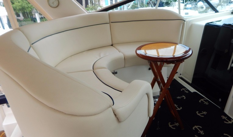 41 Tiara Companion Bench