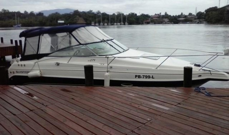 27 Glastron Starboard Side